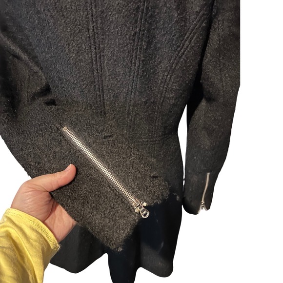 Guess Los Angeles Black Wool-Blend Asymmetrical Zip Coat Size Large EUC - Picture 5 of 13